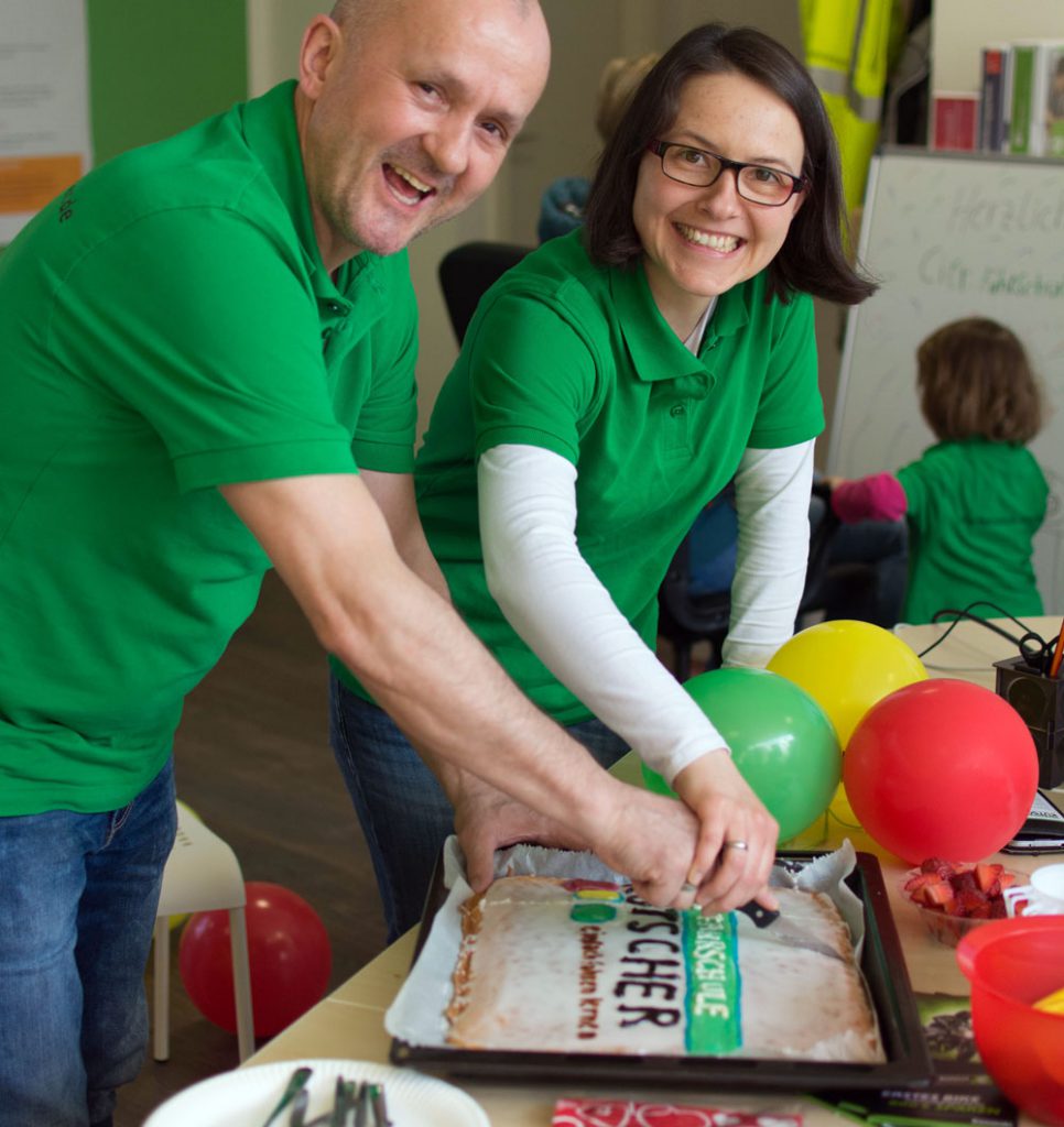 Anschnitt_Kuchen_Eröffnung